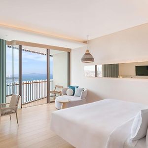 Deluxe King Room Ocean View